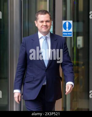 Londres, Royaume-Uni. Avril 28 2024. L'ancien ministre de l'Immigration Robert Jenrichk est vu devant la BBC après être apparu dimanche avec Laura Kuenssberg show...Credit : Tayfun Salci / Alamy Live News Banque D'Images