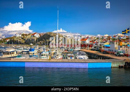 Île de Donsö dans l'archipel de Gothenburg vue panoramique sur le front de mer du port, municipalité de Goteborg, comté de Vastra Gotaland, Suède Banque D'Images