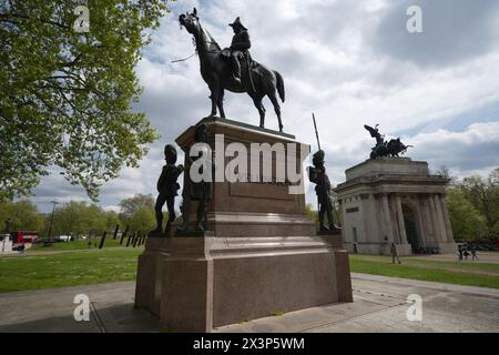 La statue de Wellington et Wellington Arch à Hyde Park Corner Banque D'Images