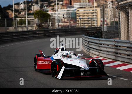 01 DENNIS Jake (gbr), Andretti Global, Porsche 99X Electric, en action lors de l’ePrix de Monaco 2024, 6ème rendez-vous du Championnat du monde ABB FIA Formula E 2023-24, sur le circuit de Monaco du 25 au 27 avril 2024 à Monaco Banque D'Images