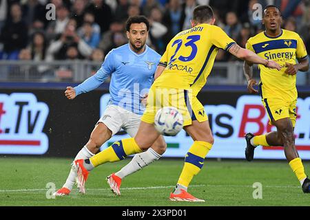 Felipe Anderson du SS Lazio, Giangiacomo Magnani du Hellas Vérone vu en action lors du match de Serie A entre le Lazio et le Hellas Vérone au stade olympique. Score final ; Lazio 1:0 Vérone. Banque D'Images