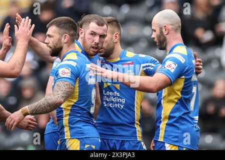 Hull, Royaume-Uni. 28 avril 2024. Cameron Smith de Leeds Rhinos célèbre sa tentative de faire 6-14 lors du match Betfred Super League Round 9 Hull FC vs Leeds Rhinos au MKM Stadium, Hull, Royaume-Uni, 28 avril 2024 (photo par Mark Cosgrove/News images) à Hull, Royaume-Uni le 28/04/2024. (Photo de Mark Cosgrove/News images/SIPA USA) crédit : SIPA USA/Alamy Live News Banque D'Images