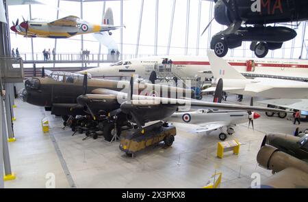 Avro Lancaster, KB889 bombardier lourd britannique de la seconde Guerre mondiale. IWM, Duxford, Royaume-Uni Banque D'Images