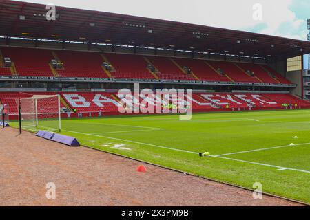 Barnsley 27 avril 2024 : le grand stand ouest du Barnsley Football Club Oakwell Stadium/ Banque D'Images