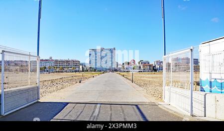 Plage et port de Comarruga à El Vendrell, Tarragone, Catalogne, Espagne, Europe Banque D'Images