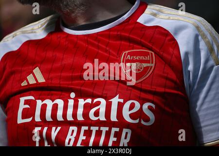 Londres, Royaume-Uni. 28 avril 2024. Vue détaillée en gros plan d'un maillot des fans d'Arsenal FC. Premier League match, Tottenham Hotspur contre Arsenal au Tottenham Hotspur Stadium à Londres le dimanche 28 avril 2024. Cette image ne peut être utilisée qu'à des fins éditoriales. Usage éditorial exclusif photo par Sandra Mailer/Andrew Orchard photographie sportive/Alamy Live News crédit : Andrew Orchard photographie sportive/Alamy Live News Banque D'Images