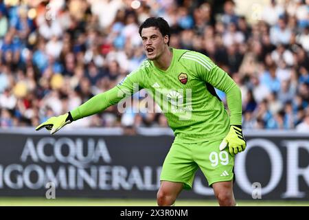 Naples, Italie. 28 avril 2024. Mile Svilar of AS Roma gestes lors du match de Serie A TIM entre SSC Napoli et AS Roma au stade Diego Armando Maradona à Naples, Italie, le 28 avril 2024. Crédit : Nicola Ianuale/Alamy Live News Banque D'Images