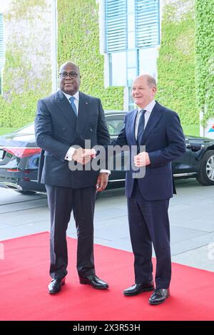 Berlin, Allemagne. 28 avril 2024. Le Chancelier fédéral Olaf Scholz (SPD, R) reçoit Félix Tshisekedi, Président de la République démocratique du Congo, pour une réunion à la Chancellerie fédérale. Crédit : Annette Riedl/dpa/Alamy Live News Banque D'Images