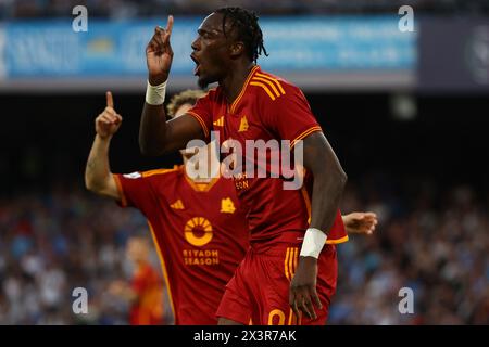 Napoli, Italie. 28 avril 2024. Tammy Abraham de Roma célèbre après avoir marqué 2-2 points lors du match de football Serie A entre Napoli et Roma au stade Diego Armando Maradona à Naples, dans le nord-ouest de l'Italie - samedi 28 avril 2024. Sport - Soccer . (Photo de Alessandro Garofalo/Lapresse) crédit : LaPresse/Alamy Live News Banque D'Images