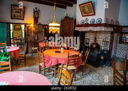 Gelselaar, pays-Bas - 6 avril 2024 : Hollande intérieur de l'ancienne ferme, où est restaurant dans le village Gelselaar, pays-Bas Banque D'Images