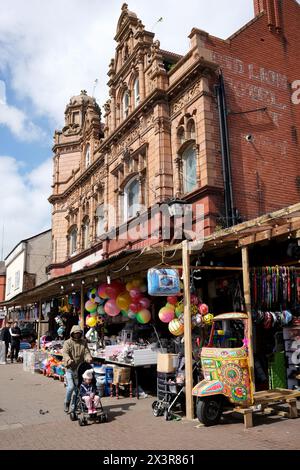 Le Lion Rouge est une maison publique désaffectée sur Soho Road, Handsworth, Birmingham, Angleterre. Le bâtiment classé Grade 2 est maintenant un magasin, (CAMRA), et historique Banque D'Images