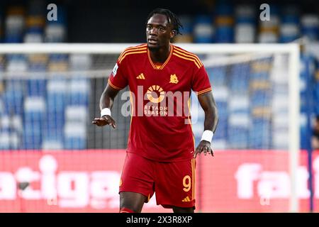 Naples, Italie. 28 avril 2024. Tammy Abraham de L'AS Roma Gestures lors du match de Serie A TIM entre la SSC Napoli et L'AS Roma au stade Diego Armando Maradona à Naples, en Italie, le 28 avril 2024. Crédit : Nicola Ianuale/Alamy Live News Banque D'Images