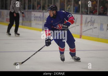 Leeds, 26 avril 2024. Filip Starzynski jouant pour la Grande-Bretagne contre la Pologne lors d'un match en série internationale au Planet Ice, Leeds. Crédit : Colin Edwards Banque D'Images