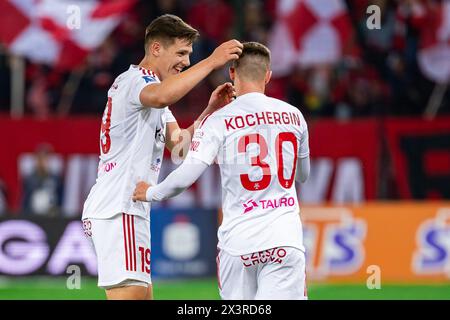 Lodz, Pologne. 27 avril 2024. Ante Crnac et Vladyslav Kochergin (Wladyslaw Koczerhin) de Rakow célèbrent un but lors du match de la Ligue Ekstraklasa PKO polonaise entre Widzew Lodz et Rakow Czestochowa au stade municipal de Widzew Lodz. Crédit : Mikołaj Barbanell/Alamy Live News Banque D'Images