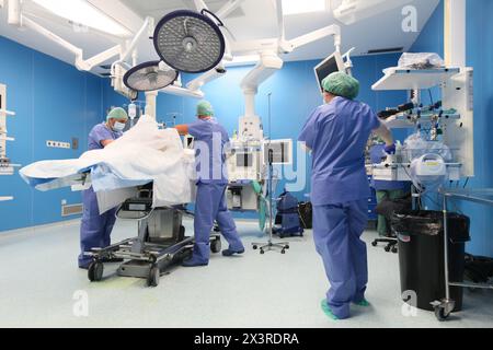 Chirurgie de hernie abdominale, chirurgie générale d'urgence, salle d'opération, hôpital Donostia, Saint-Sébastien, Donostia, Gipuzkoa, pays Basque, Espagne Banque D'Images