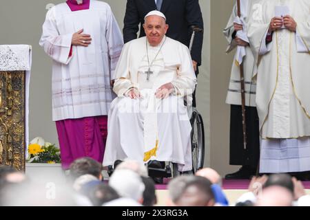 Actualités - visite du Saint-Père Pape François à Venise. Saint-Père, Pape François souverain de la Cité du Vatican lors de la visite du Saint-Père le Pape François à Venise., News in Venice, Italy, April 28 2024 Venice Mark s Square Italie Copyright : xAlessioxMarinix/xLiveMediax LPN 1332486 Banque D'Images