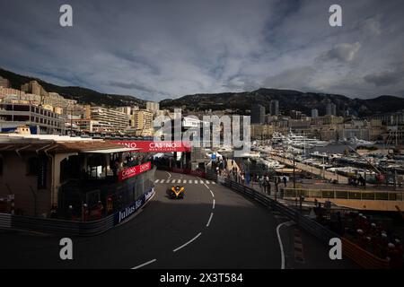 05 HUGHES Jake (gbr), NEOM McLaren Formula E Team, Nissan e-4ORCE 04, action lors de l'ePrix de Monaco 2024, 6ème rendez-vous du Championnat du monde ABB FIA Formula E 2023-24, sur le circuit de Monaco du 25 au 27 avril 2024 à Monaco Banque D'Images