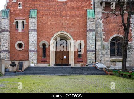 Cracovie, Pologne, 25 mars 2024 - façade et détails de la Basilique du Sacré-cœur de Jésus Banque D'Images