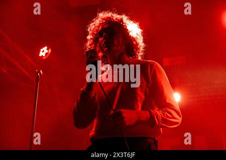 Milan, Italie. 28 avril 2024. Jack Sedman du duo de musique britannique Seafret se produit en concert au Circolo Magnolia de Milan, en Italie, le 28 2024 avril crédit : Mairo Cinquetti/Alamy Live News Banque D'Images