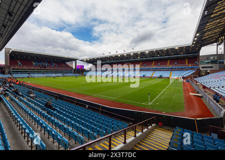 Birmingham, Royaume-Uni. 28 avril 2024. Birmingham Angleterre, le 28 avril 2024 : vue générale à l'intérieur du stade avant le match de Super League FA Womens entre Aston Villa et West Ham United à Villa Park (Promediapix/SPP) crédit : SPP Sport Press photo. /Alamy Live News Banque D'Images