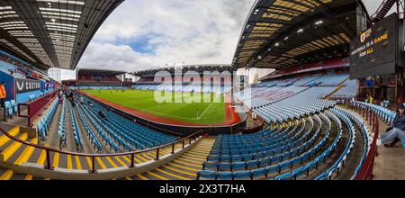 Birmingham, Royaume-Uni. 28 avril 2024. Birmingham Angleterre, le 28 avril 2024 : vue générale à l'intérieur du stade avant le match de Super League FA Womens entre Aston Villa et West Ham United à Villa Park (Promediapix/SPP) crédit : SPP Sport Press photo. /Alamy Live News Banque D'Images