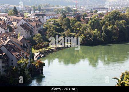 Laufenburg, Suisse. 11 septembre 2023. Rhin, qui est la frontière entre l'Allemagne et la Suisse vu du côté allemand à Laufenburg. Laufenburg est une ville du canton d'Argovie, en Suisse. La ville est séparée d'une ville allemande du même nom par le Rhin. Deux ponts relient maintenant les deux villes. (Photo de Karol Serewis/SOPA images/SIPA USA) crédit : SIPA USA/Alamy Live News Banque D'Images