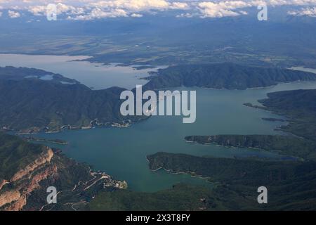 La vue aérienne du lac artificiel de Cabra Corral dans la province de Salta (Argentine). Banque D'Images