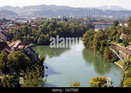 Laufenburg, Argovie, Suisse. 11 septembre 2023. Rhin, qui est la frontière entre l'Allemagne et la Suisse vu du côté allemand à Laufenburg. Laufenburg est une ville du canton d'Argovie, en Suisse. La ville est séparée d'une ville allemande du même nom par le Rhin. Deux ponts relient maintenant les deux villes. (Crédit image : © Karol Serewis/SOPA images via ZUMA Press Wire) USAGE ÉDITORIAL SEULEMENT! Non destiné à UN USAGE commercial ! Banque D'Images