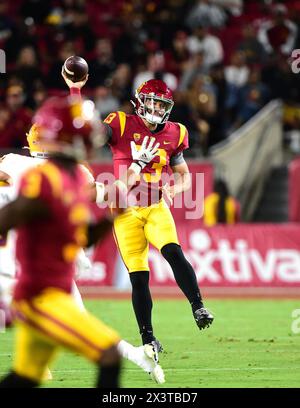 (PHOTOS DE FICHIER) ex-USC Trojans (13) Caleb Williams qui est projeté d'aller dans le Top 3 de la draft 2024 de la NFL, le voici photographié le 1er octobre 2022 contre les Sun Devils de l'Arizona State, la draft de la NFL aura lieu à Detroit le 25 avril 2024. (Crédit obligatoire : Jose / MarinMedia.org) (photographe complet absolu, et crédits requis) Banque D'Images