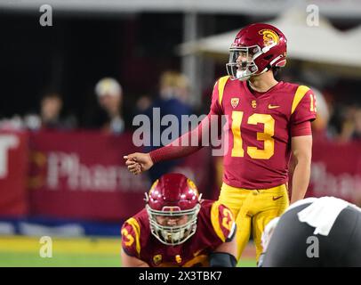 (PHOTOS DE FICHIER) ancien quarterback des Trojans de l'USC (13) Caleb Williams qui est projeté d'aller dans le Top 3 de la draft 2024 de la NFL, le voici photographié le 8 octobre 2022 contre les Cougars de l'État de Washington, la draft de la NFL aura lieu à Detroit le 25 avril 2024. (Crédit obligatoire : Jose / MarinMedia.org) (photographe complet absolu, et crédits requis) Banque D'Images