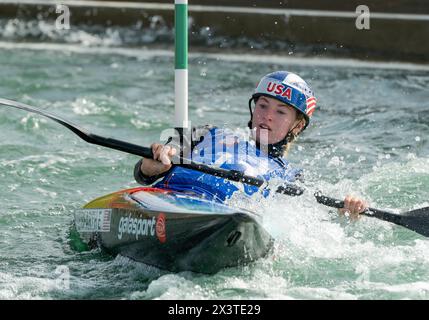 26 avril 2024 : Evy Leibfarth (12 ans) lors des essais olympiques de kayak par équipe à Riversport à Oklahoma City, OK. Banque D'Images