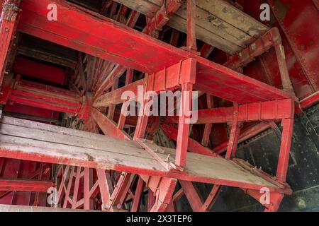 Détail de la roue à aubes en bois de la drague à roue latérale Captain Meriwether Lewis exposée dans un quai sec à Brownville, Nebraska Banque D'Images