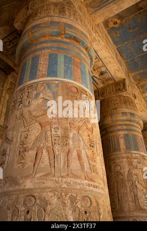 Reliefs de colonne, Portique Ouest, Medinet Habu, Temple mortuaire de Ramsès III, 1187-56 av. J.-C., Thèbes antiques, site du patrimoine mondial de l'UNESCO, Louxor, Égypte Banque D'Images