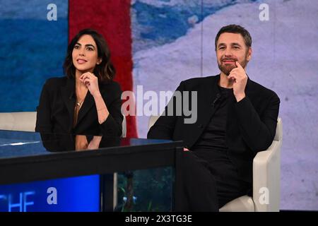 Milan, Italie. 28 avril 2024. Milan, émission de télévision Che Tempo Che Fa - Nove. Sur la photo Raoul Bova, Rocio Munoz Morales crédit : Independent photo Agency/Alamy Live News Banque D'Images