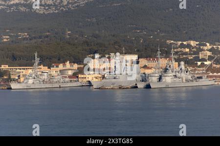 Frégates françaises au port de la base navale de Toulon Banque D'Images