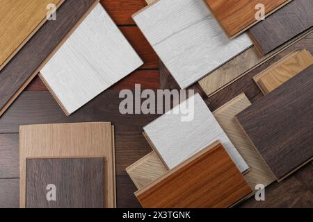 Différents échantillons de plancher en bois comme fond, pose plate Banque D'Images