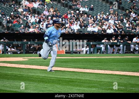 Chicago, États-Unis. 28 avril 2024. Harold Ramirez #43, désigné frappeur et outfield pour les Rays de Tampa Bay vus en action sur le terrain lors d'un match de baseball de la Ligue majeure contre les White Sox de Chicago. Les Chicago White Sox ont gagné, dimanche après-midi leur donnant leur premier balayage de trois matchs de la saison 2024 en vertu d'une victoire de 4-2 sur les Rays de Tampa Bay à Guaranteed Rate Field. Score final ; Tampa Bay Rays 2 : 4 Chicago White Sox. (Photo de Kyle Mazza/SOPA images/SIPA USA) crédit : SIPA USA/Alamy Live News Banque D'Images