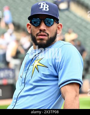 Chicago, États-Unis. 28 avril 2024. Jose Caballero #7, joueur professionnel de baseball pour les Rays de Tampa Bay vu dans la dugout envisager de suivre les White Sox de Chicago gagner le match et d'avoir leur premier balayage de trois matchs de la saison 2024 en vertu d'une victoire de 4-2 sur les Rays de Tampa Bay au Guaranteed Rate Field. Score final ; Tampa Bay Rays 2 : 4 Chicago White Sox. (Photo de Kyle Mazza/SOPA images/SIPA USA) crédit : SIPA USA/Alamy Live News Banque D'Images