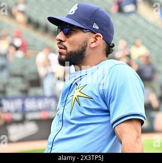 Chicago, États-Unis. 28 avril 2024. Jose Caballero #7, joueur professionnel de baseball pour les Rays de Tampa Bay vu dans la dugout envisager de suivre les White Sox de Chicago gagner le match et d'avoir leur premier balayage de trois matchs de la saison 2024 en vertu d'une victoire de 4-2 sur les Rays de Tampa Bay au Guaranteed Rate Field. Score final ; Tampa Bay Rays 2 : 4 Chicago White Sox. (Photo de Kyle Mazza/SOPA images/SIPA USA) crédit : SIPA USA/Alamy Live News Banque D'Images