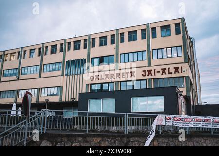 Image extérieure du Fronton Galarreta Jai Alai à Hernani, Espagne. Banque D'Images