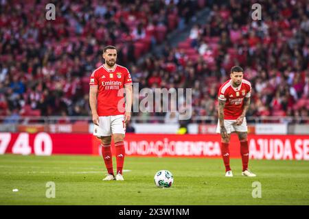 Lisbonne, Portugal. 27 avril 2024. Orkun Kokcu de SL Benfica en action lors du match Liga Portugal Betclic entre SL Benfica et SC Braga à l'Estadio da Luz. (Score final : SL Benfica 3 - 1 SC Braga) crédit : SOPA images Limited/Alamy Live News Banque D'Images