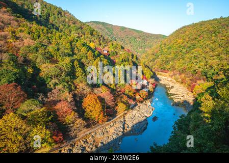 Paysage de Hozukyo à arashiyama situé à kyoto, japon en automne Banque D'Images