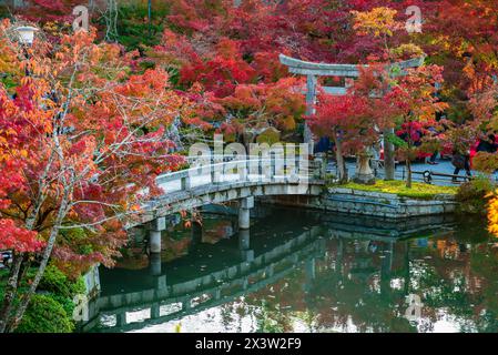 Feuillage d'automne au temple Eikando Zenrinji à Kyoto, Kansai, Japon Banque D'Images