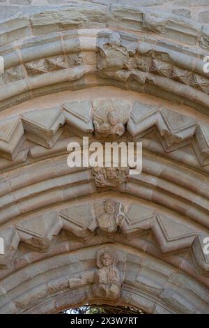 antigua portada del Hospital de San Juan de Acre en el cementerio municipal, estilo románico, Navarrete, la Rioja, Espagne Banque D'Images