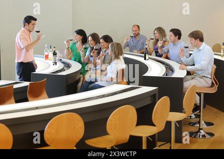 Dégustation de vin, Olarra Winery, de La Rioja, Logroño, Espagne Banque D'Images