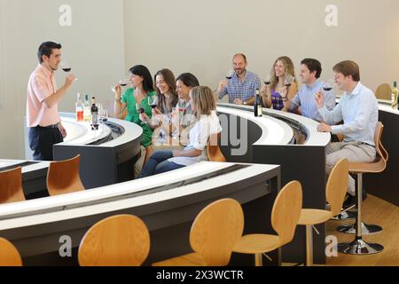 Dégustation de vin, Olarra Winery, de La Rioja, Logroño, Espagne Banque D'Images