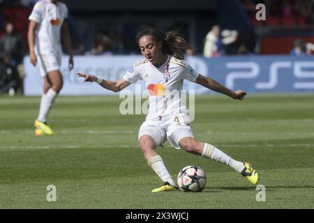 Selma Bacha de Lyon lors de la Ligue des champions féminine de l'UEFA, demi-finale, match de 2e manche entre le Paris Saint-Germain et l'Olympique Lyonnais le 28 avril 2024 au stade du Parc des Princes à Paris, France Banque D'Images