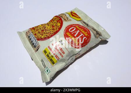 Nouilles d'avoine Maggi Masala avec source de fibres, fer et protéines. Nouilles alimentaires instantanées en paquet Banque D'Images