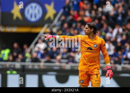 Milan, Italie. 28 avril 2024. Yann Sommer du FC Internazionale fait des gestes lors du match de football de Serie A 2023/24 entre le FC Internazionale et le Torino FC au stade Giuseppe Meazza. Score final ; Inter 2:0 Torino Credit : SOPA images Limited/Alamy Live News Banque D'Images