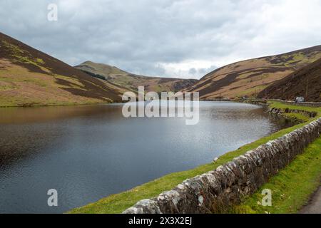 Réservoir Loganlee dans le parc régional Pentland Hills Banque D'Images